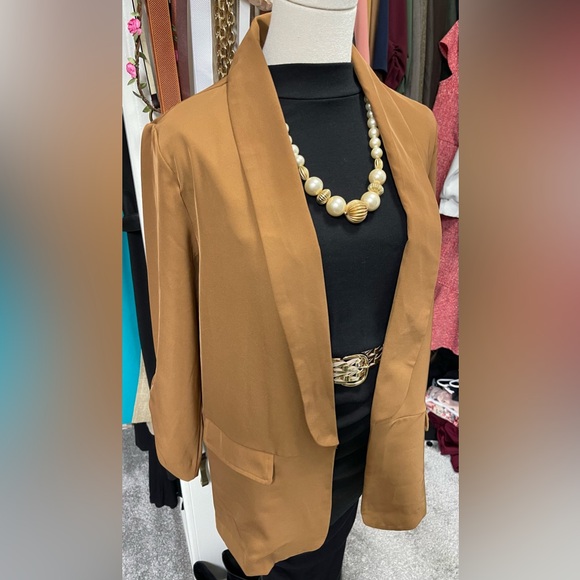 SHEIN dress L & blazer medium, faux pearl necklace & gold tone belt. - Picture 8 of 9